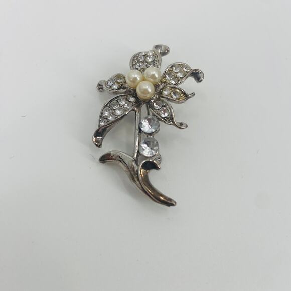 Diamond Flower brooch - Picture 2 of 6